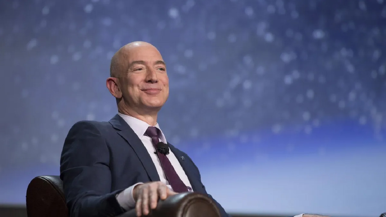 Quiénes son Mark y Christina Bezos, los hermanos de Jeff que confiaron desde el inicio en el fundador de Amazon y ahora también son multimillonarios