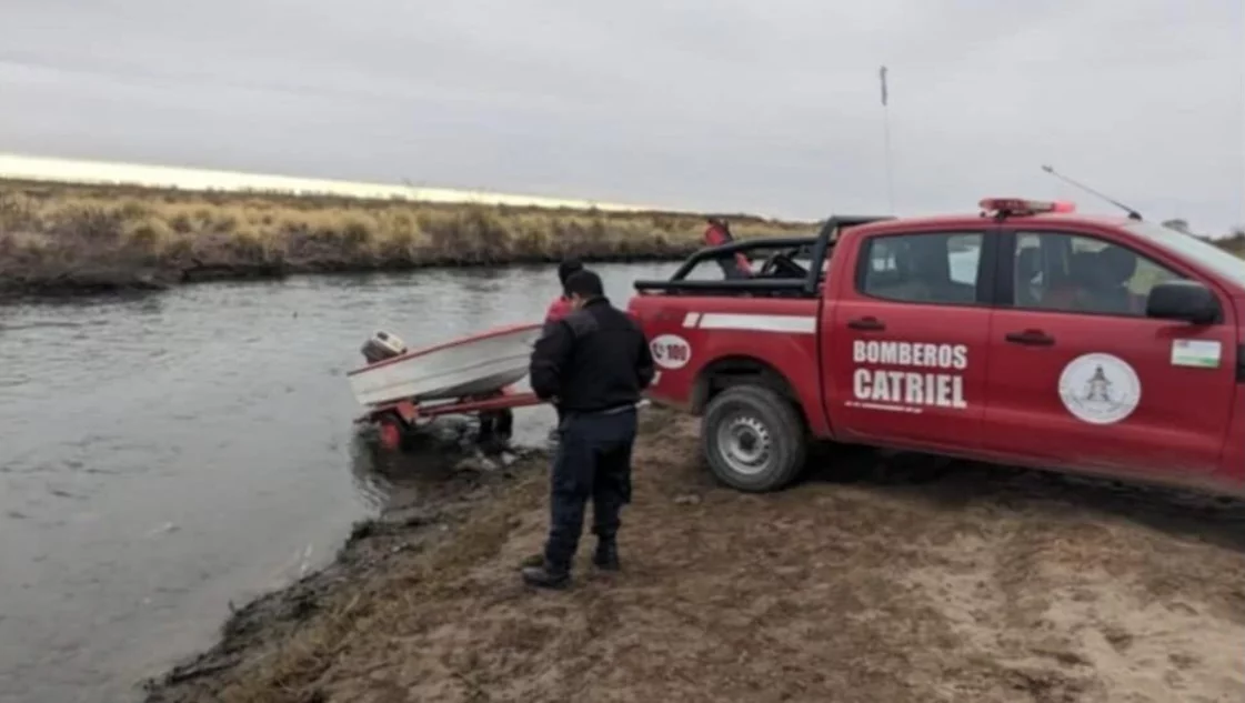 Bomberos de 25 de Mayo buscan a una joven de catriel