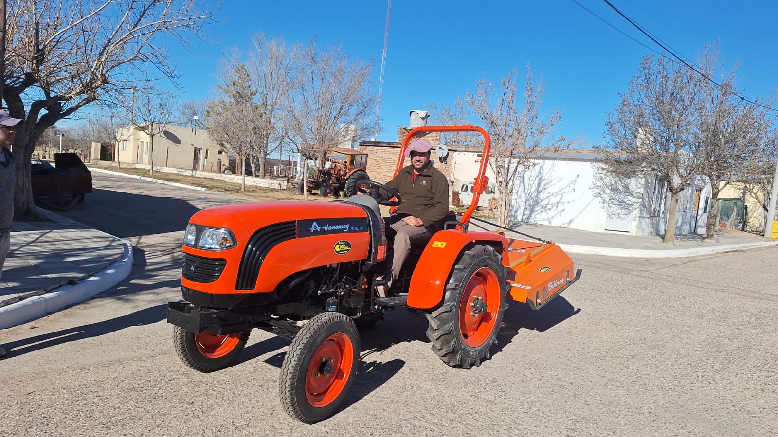 Cuchillo Có mejora su parque automotor y proyecta viviendas