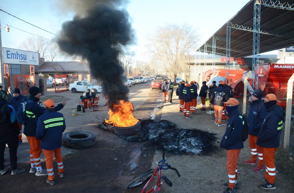 Conflicto en el EMHSU de Santa Rosa: “Si echan a más compañeros, explota todo”, advirtió el gremio