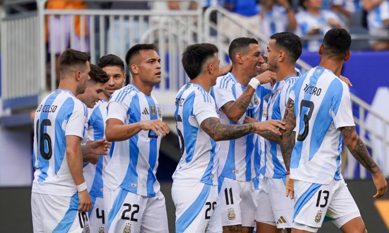 Fútbol: La Selección argentina se mide ante Canadá por un lugar en la final de la Copa América