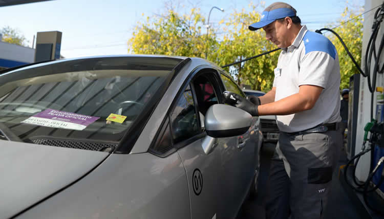 ¿Cuánto debería aumentar el precio de los combustibles en agosto?