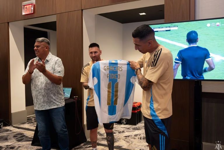 Fútbol: La Selección Argentina despidió a Ángel Di María con regalos y muchas emociones