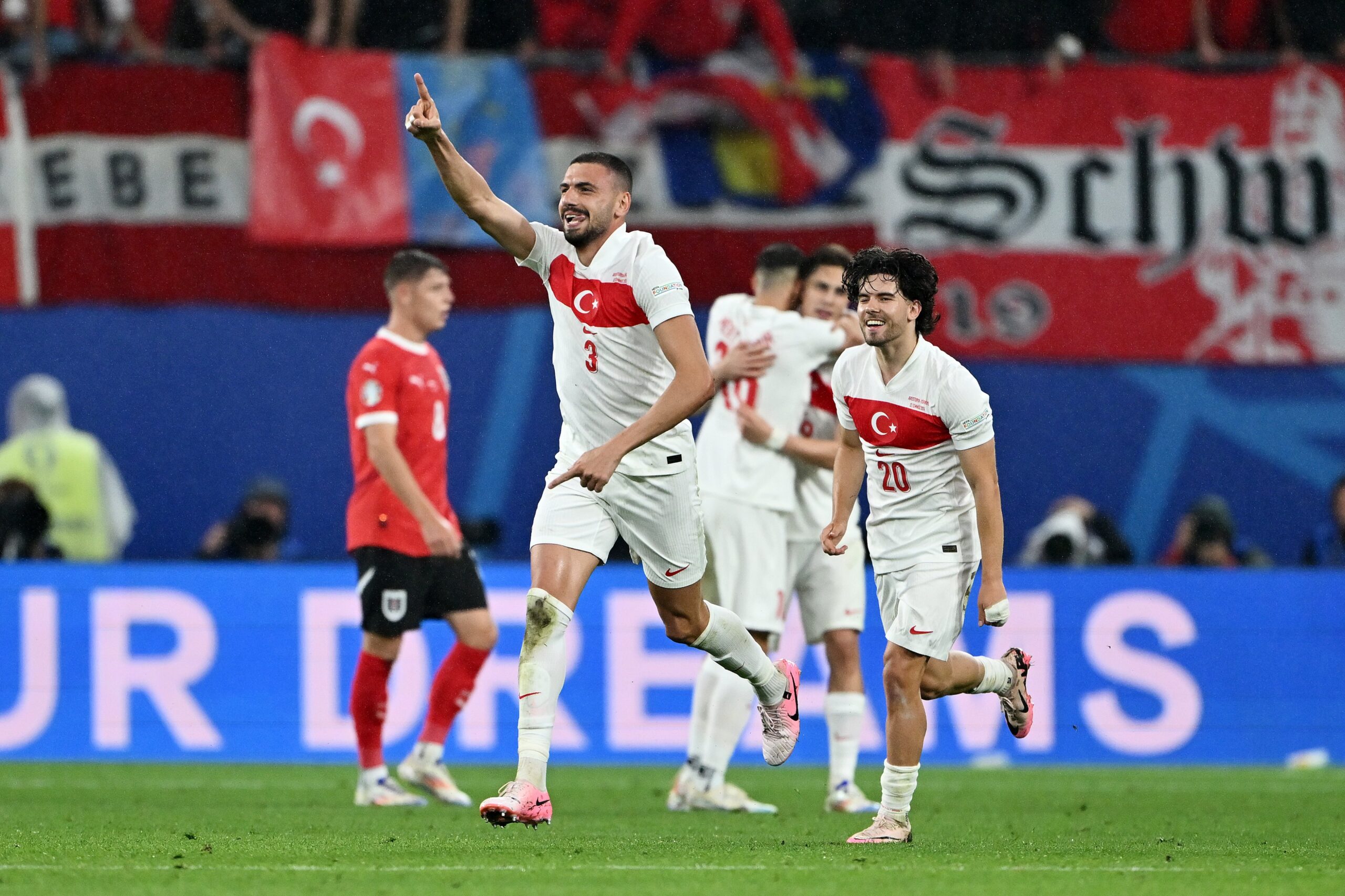 Fútbol: Turquía sufrió pero le ganó a Austria y se metió en cuartos de final de la Eurocopa