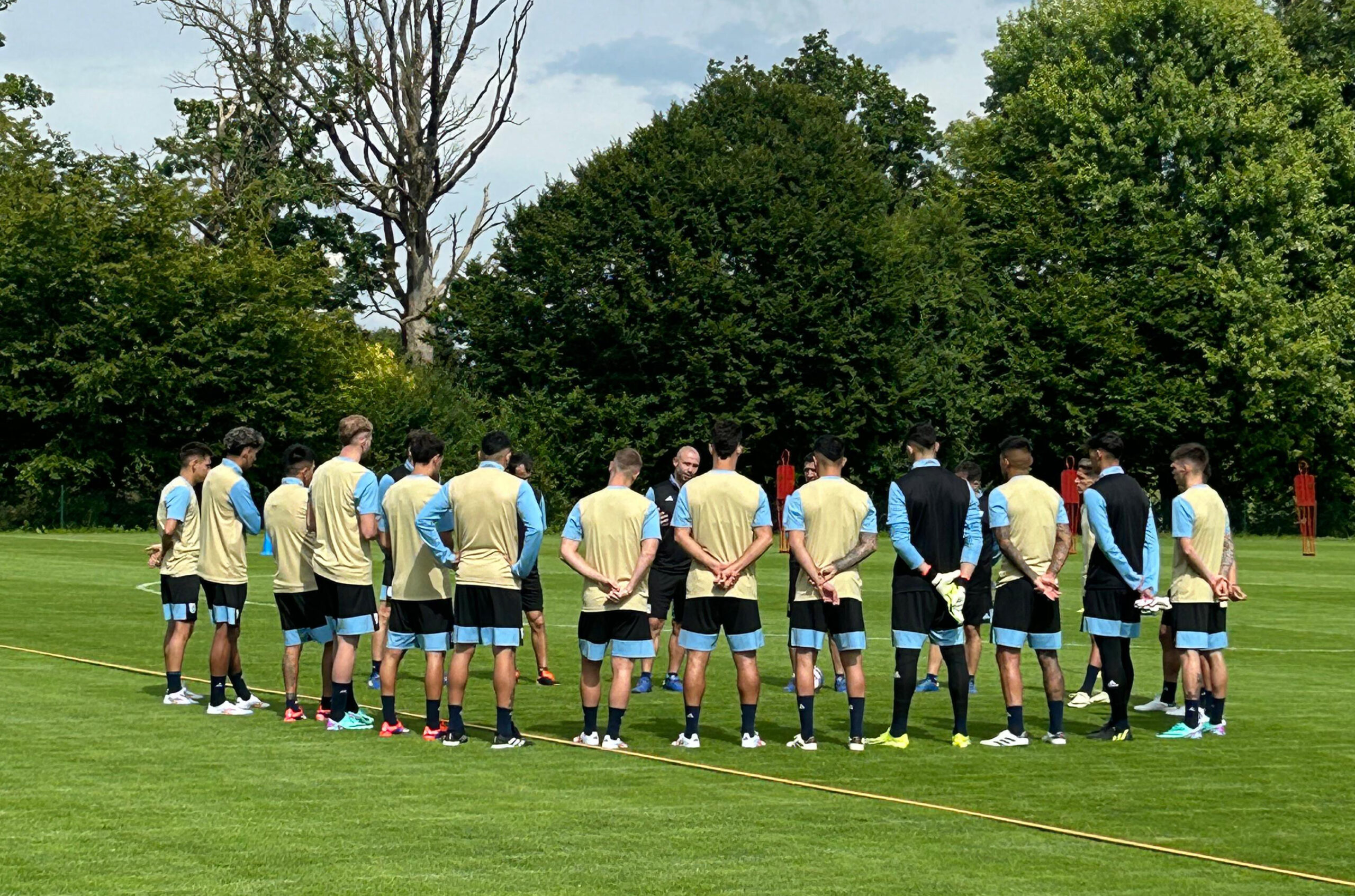 JJOO 2024: La Selección Argentina Sub23 llegó a París y cambió de rival para el primer amistoso