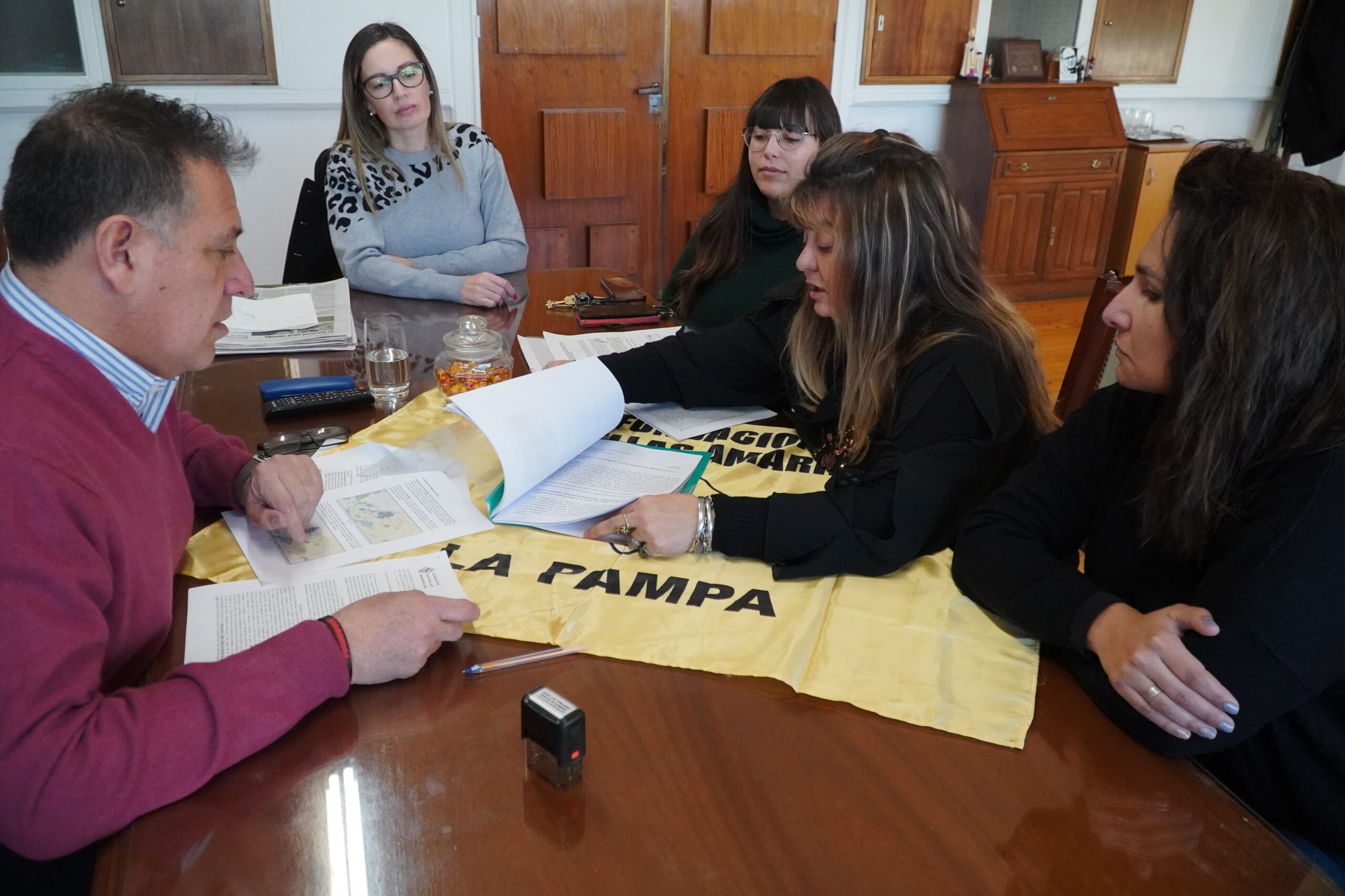 El Ministro de Gobierno Fernández recibió a Estrellas Amarillas