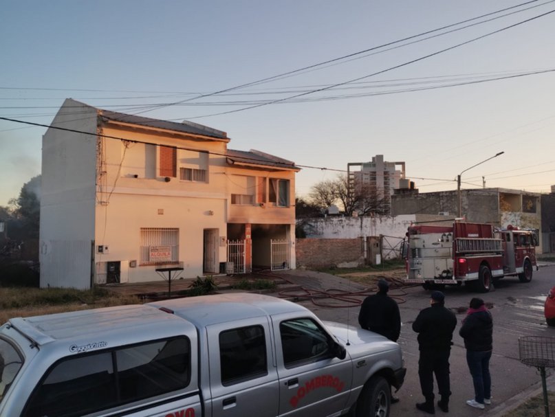 Santa Rosa: Explosión e incendio en un complejo de departamentos en el barrio Santillán