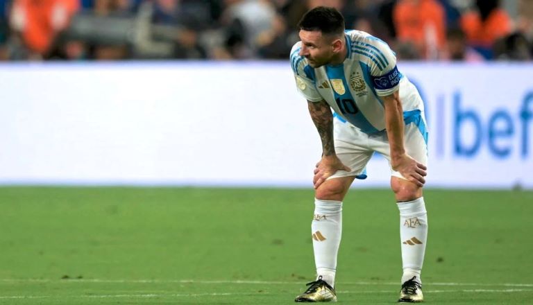 Fútbol: Messi sufrió una lesión ligamentaria en el tobillo derecho