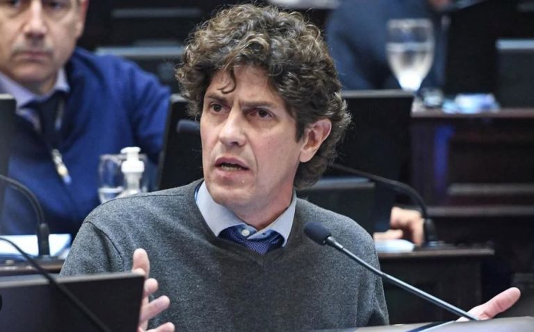 Lousteau aseguró que “en el radicalismo falta coraje” y acusó a Milei de ser un “degenerado fiscal”