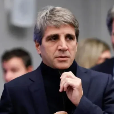 Con la baja del dólar, Luis Caputo exigió disculpas de quienes hablaban de devaluación