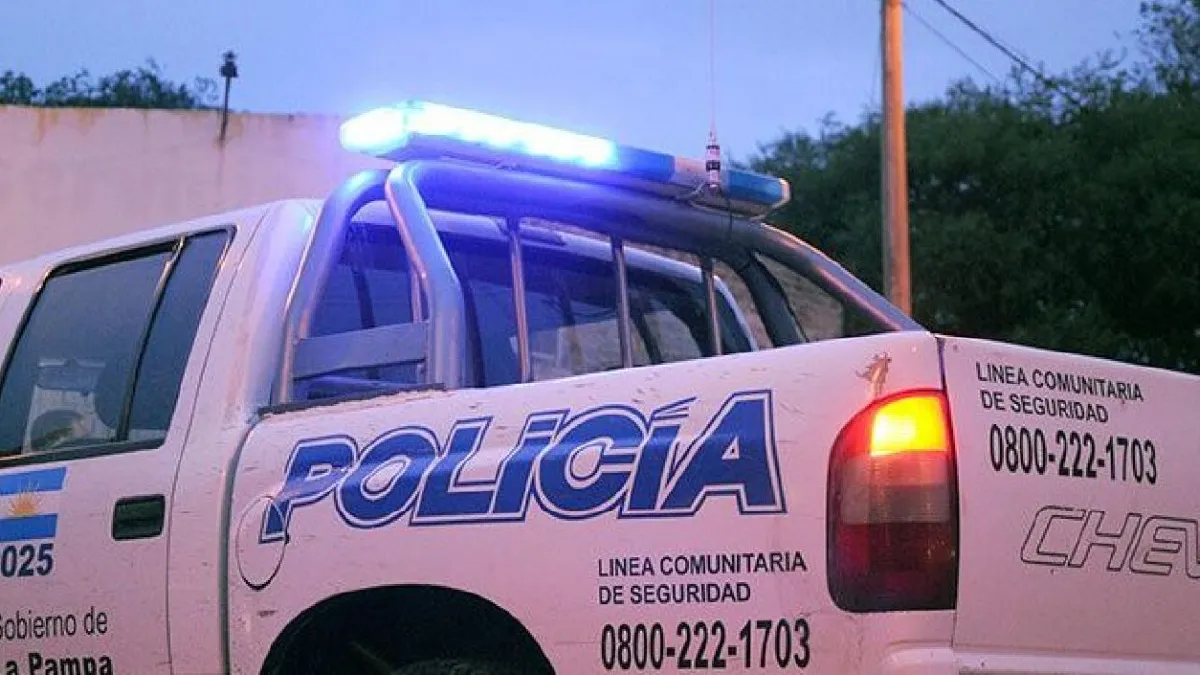 Santa Rosa: Intentó agredir a la Policía con un cuchillo y se cortó la mano