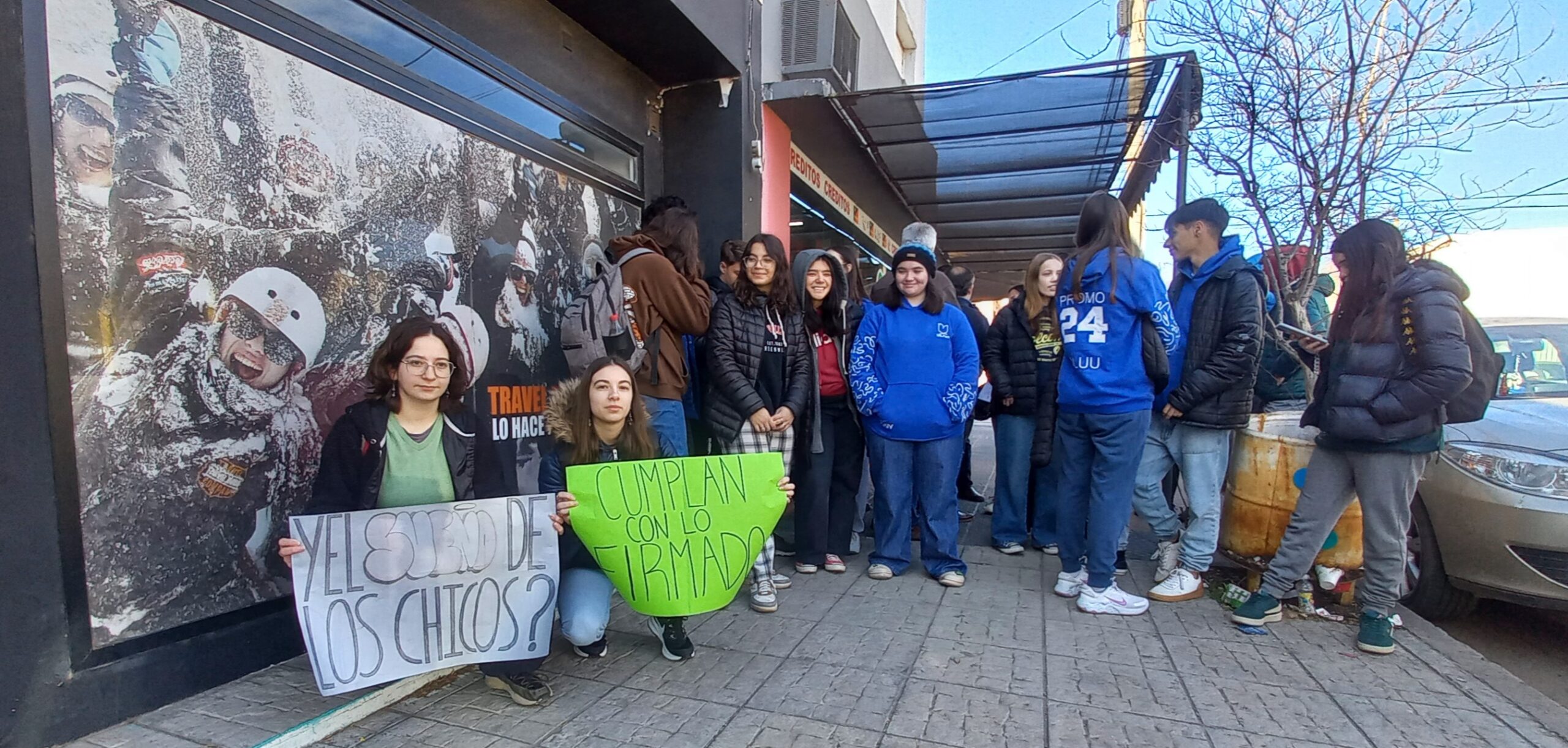 Santa Rosa: Grupo de padres reclamaron a una empresa por un viaje de egresados