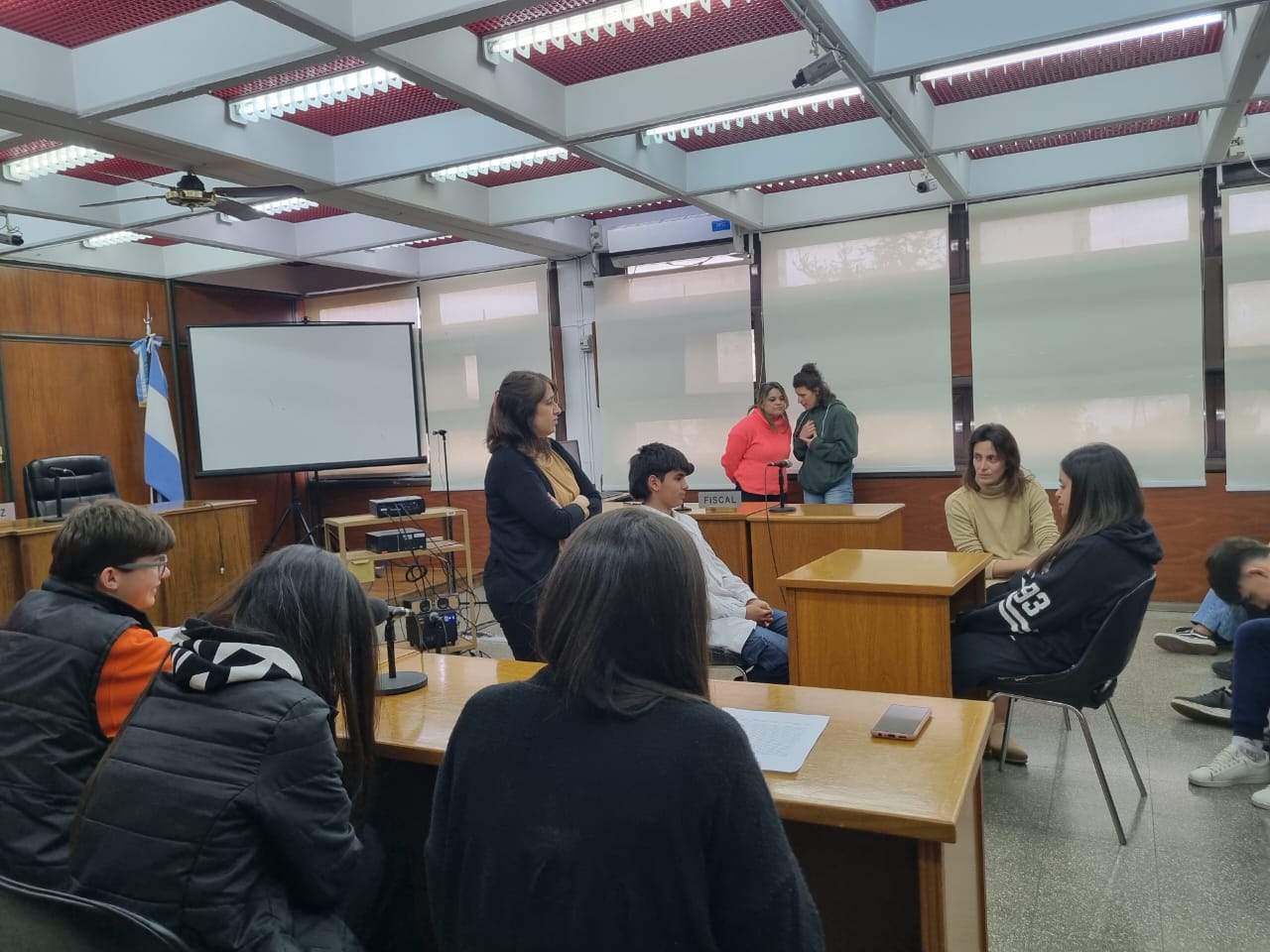 Alumnos de El Salvador participaron de un taller en el Edificio Judicial de General Pico