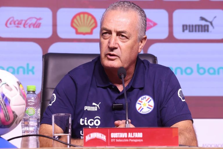 Fútbol: Alfaro fue presentado como el nuevo entrenador de la selección de Paraguay