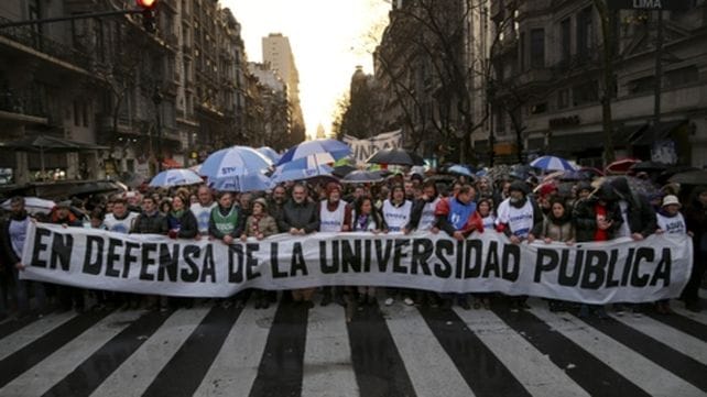 Docentes universitarios convocaron un paro para el jueves 5