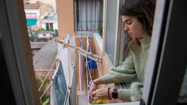 Cuatro de cada diez jóvenes viven con sus padres o abuelos porque no pueden acceder a una vivienda