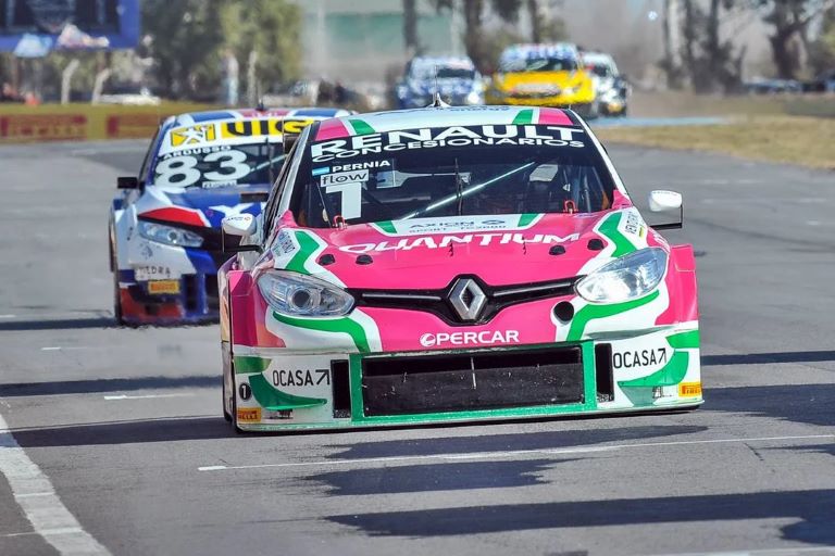 Automovilismo: Pernía resistió el ataque final de Rossi y se quedó con el triunfo del TC2000 en Río Cuarto