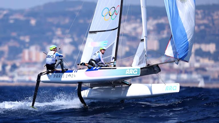 Juegos Olímpicos: Majdalani y Bosco ganaron la primera regata del día y meten presión a los líderes de Nacra 17