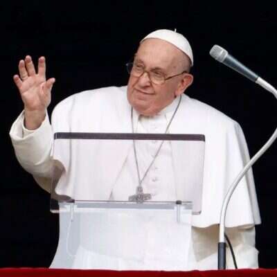 Vaticano: El papa Francisco presentó una “ligera mejoría” y permanece “estable”