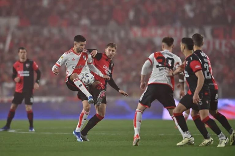 Fútbol: River igualó ante Newell´s y no pudo prenderse en la lucha del campeonato