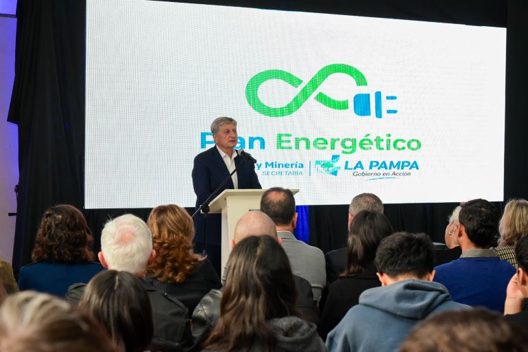 Ziliotto anunció que “la Provincia congela por tres meses la tarifa de energía residencial y alumbrado público”