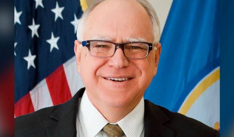 Estados Unidos: Kamala Harris eligió al gobernador de Minnesota, Tim Walz, como compañero de fórmula