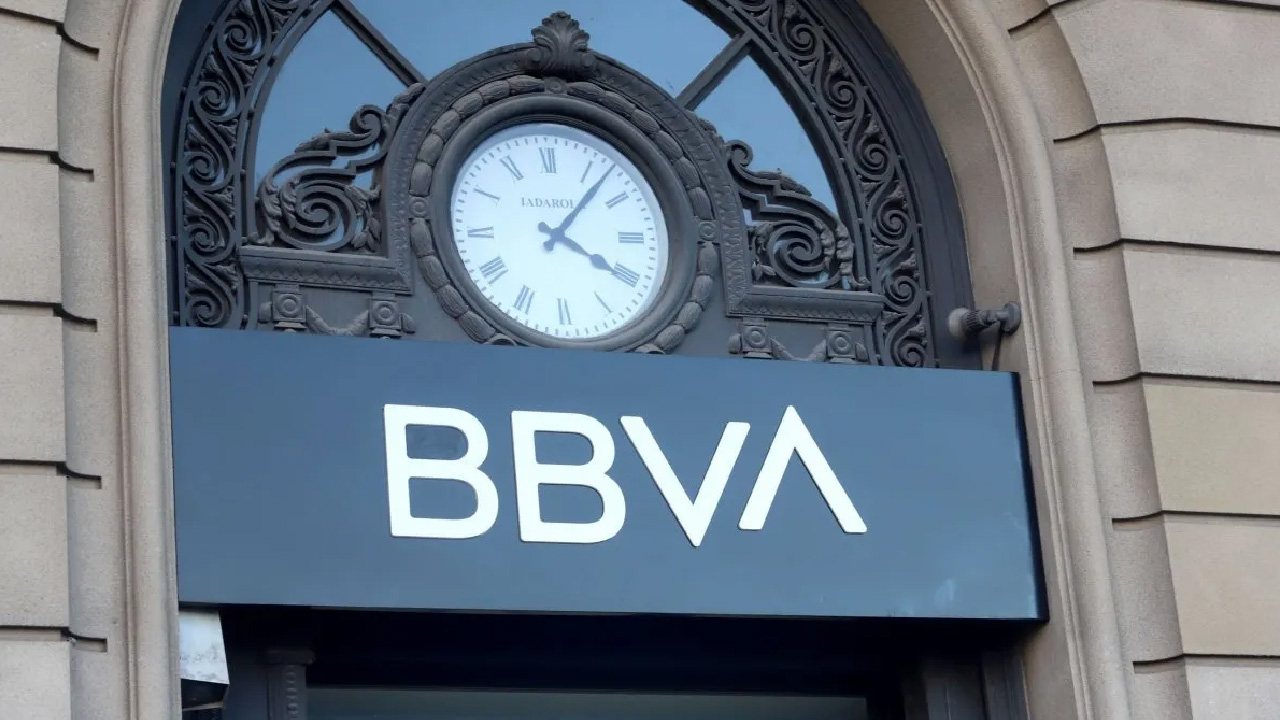 Banco BBVA anunció una fuerte reestructuración de su negocio en la Argentina