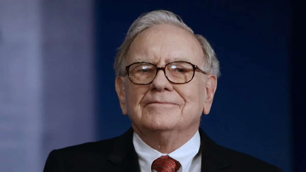 ¿Por qué Warren Buffet vendió el 50% de Apple?