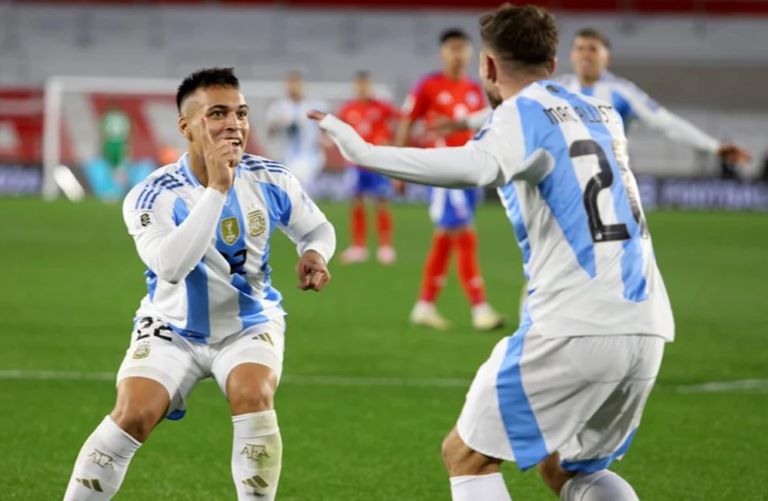 Fútbol: La Selección dio un show y goleó 3-0 a Chile en El Monumental por Eliminatorias