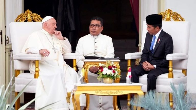 Indonesia: El Papa visitó el Palacio Presidencial y pronunció su primer discurso