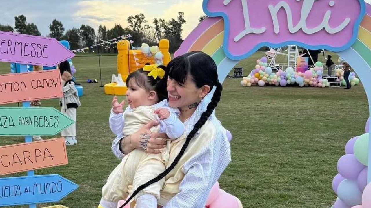 Cazzu festejó el primer año de su hija Inti: el letal mensaje que dejó y la presencia de Nodal en la celebración