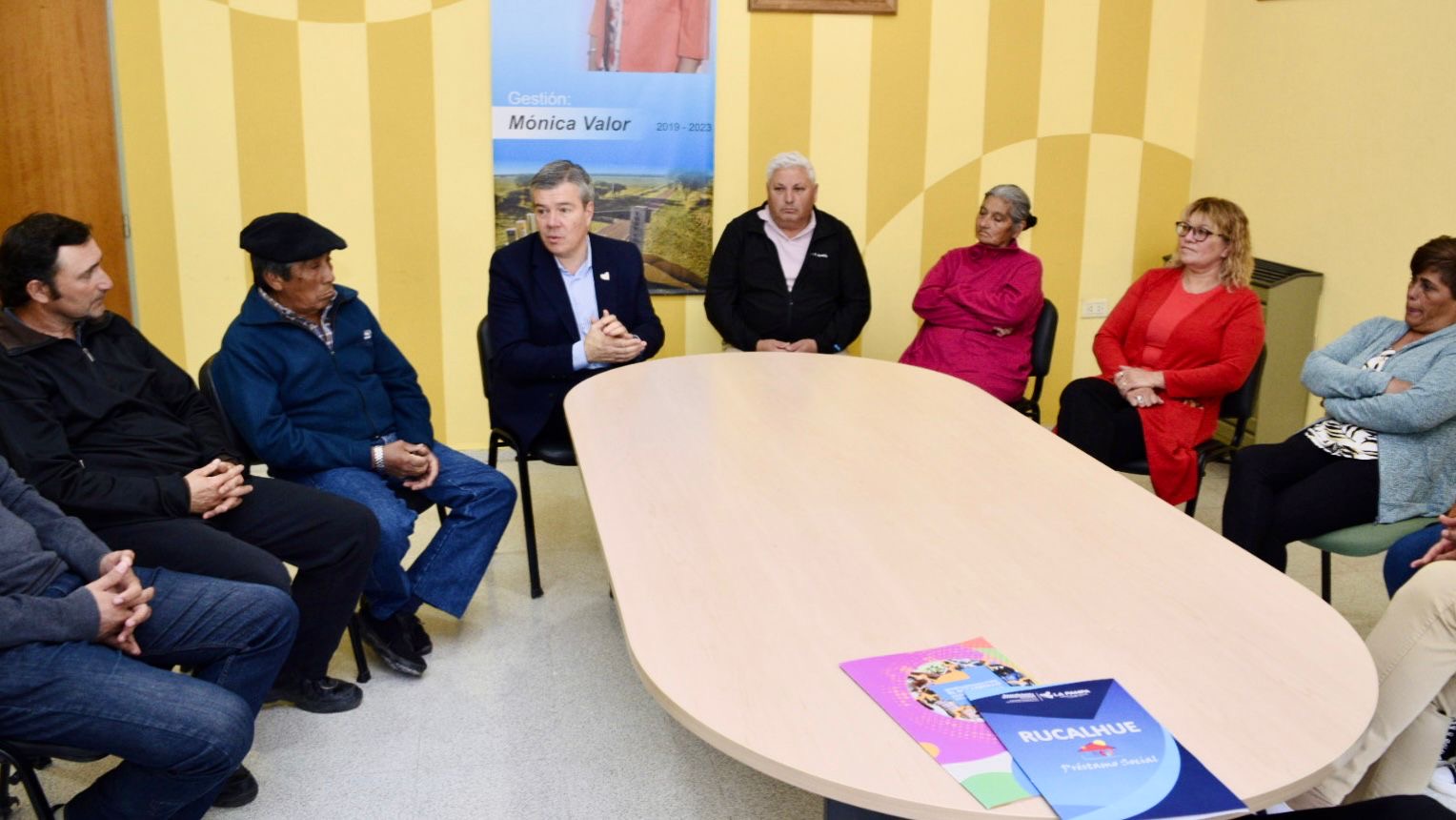 Reunión por el Provida y entrega de créditos en Luan Toro