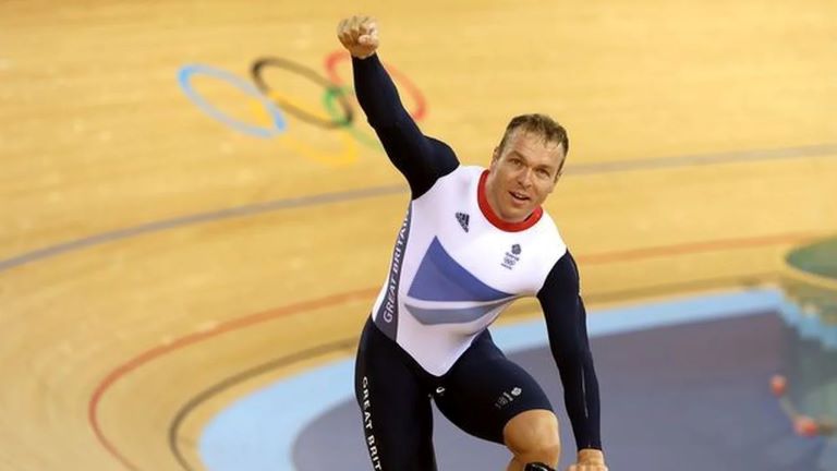 Gran Bretaña: Conmoción en el mundo del deporte porque el multimedallista olímpico Chris Hoy reveló que padece cáncer terminal