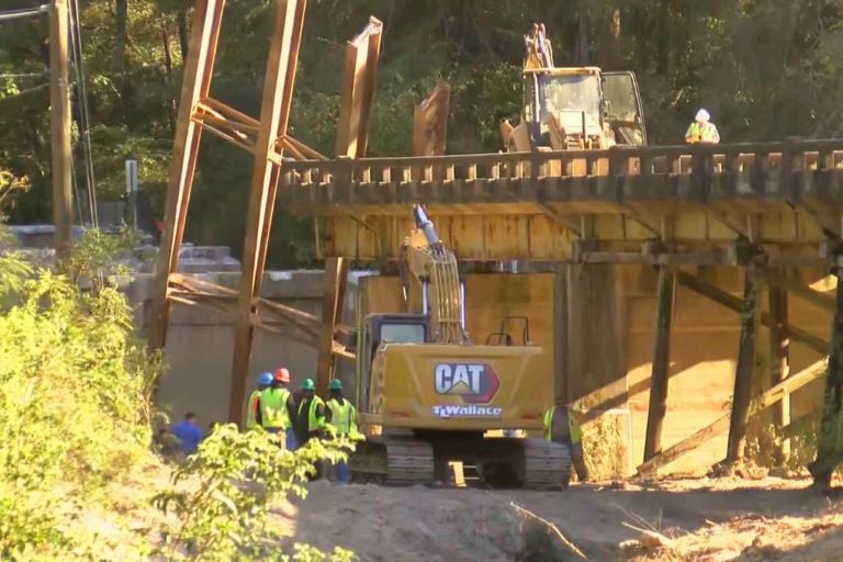 Estados Unidos: El derrumbe de un puente dejó tres muertos y cuatro heridos en Mississippi