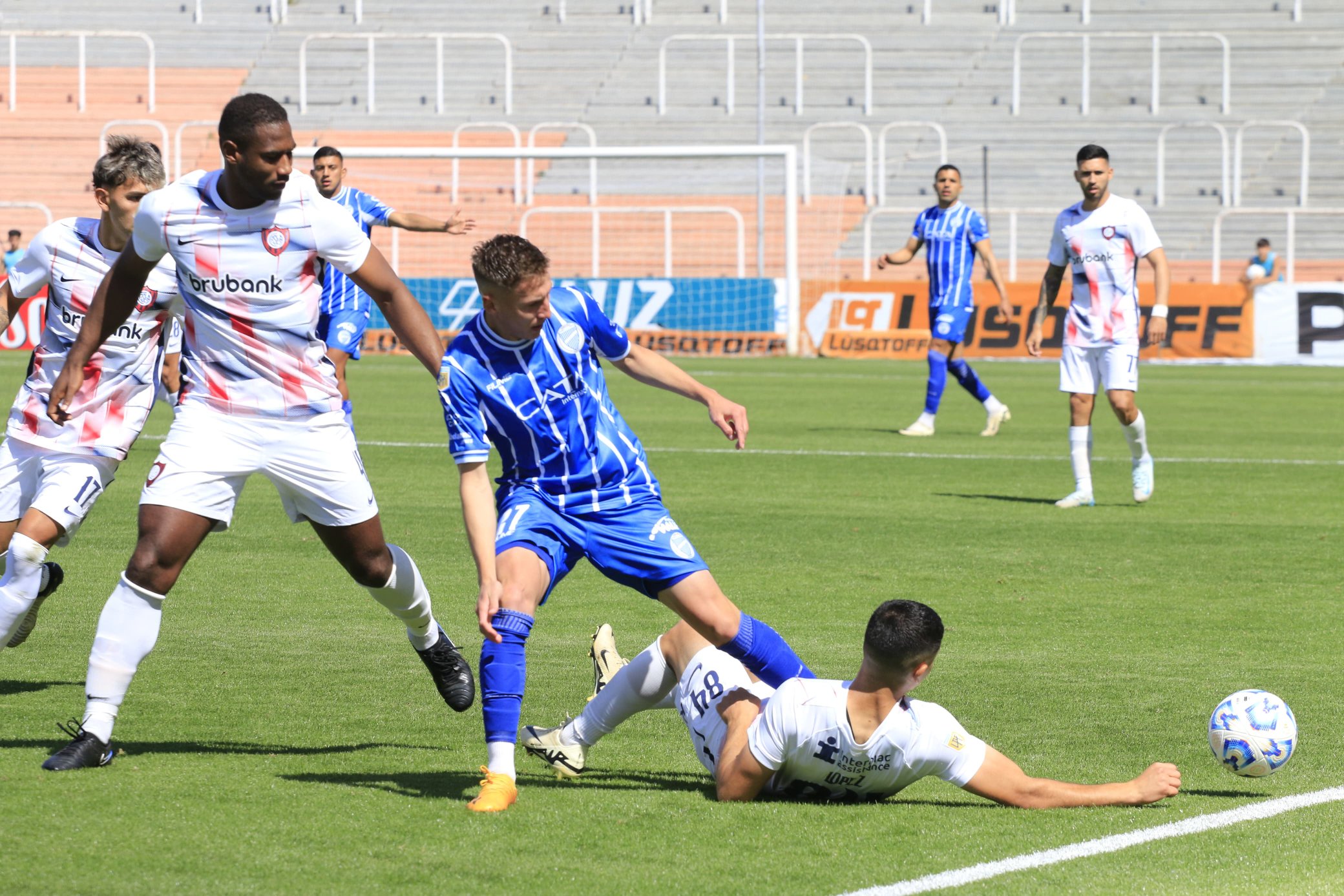 Fútbol: En un caótico final, San Lorenzo igualó con Godoy Cruz y no logra salir del fondo de la tabla