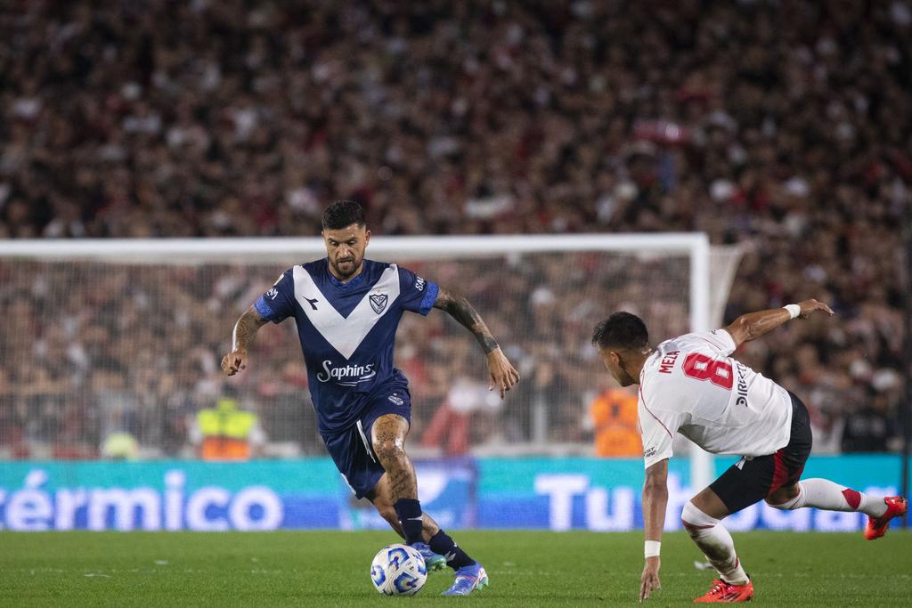 Fútbol: Vélez aguantó como pudo y se llevó un punto del Monumental