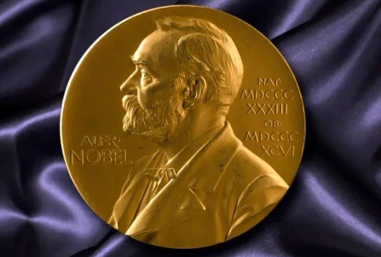 El Nobel de Economía 2024 explica su teoría detrás del declive económico argentino