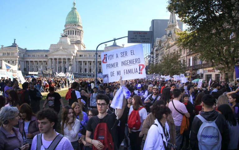 Marcha Federal: Docentes, no docentes, autoridades y estudiantes se movilizan hoy en “defensa” de la universidad pública