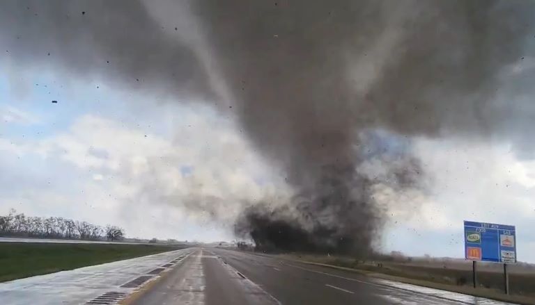 Estados Unidos: Tornados anticipan en Florida la llegada del temido huracán Milton