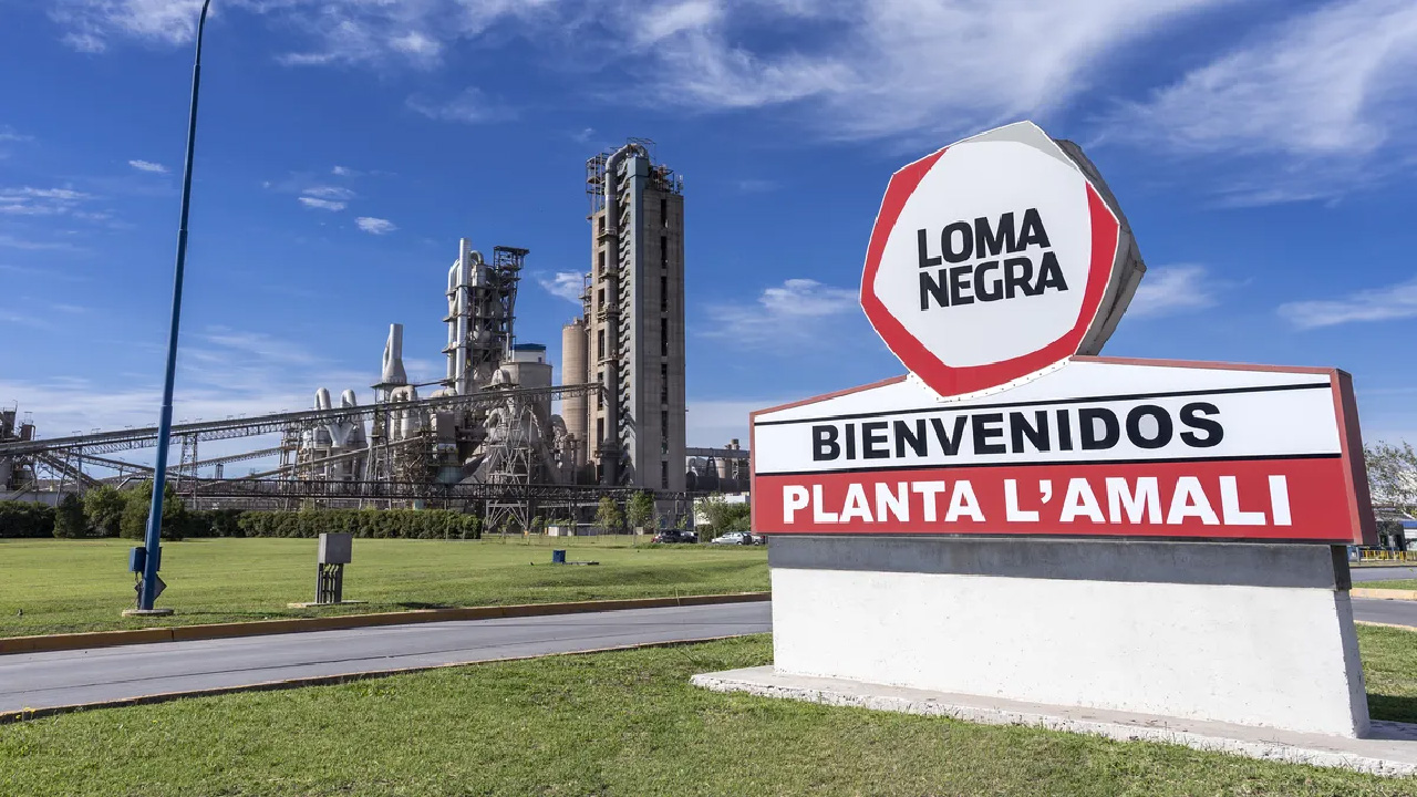 Mientras se define su venta, Loma Negra se aseguró por otro año la concesión del ferrocarril Ferrosur Roca