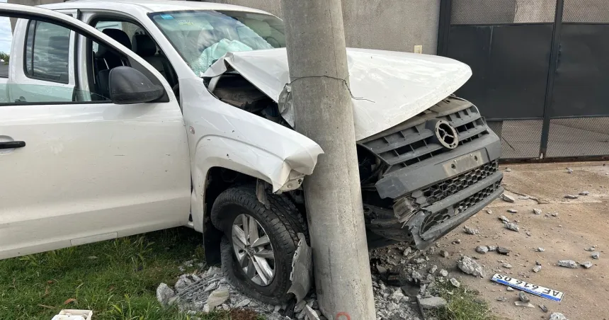 Manejaba alcoholizado y chocó contra una columna