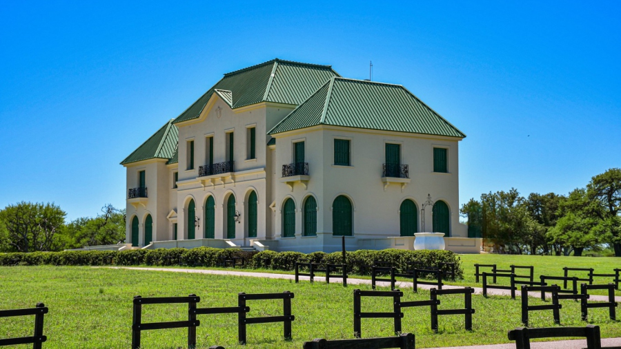 El Castillo de Parque Luro reabre sus puertas