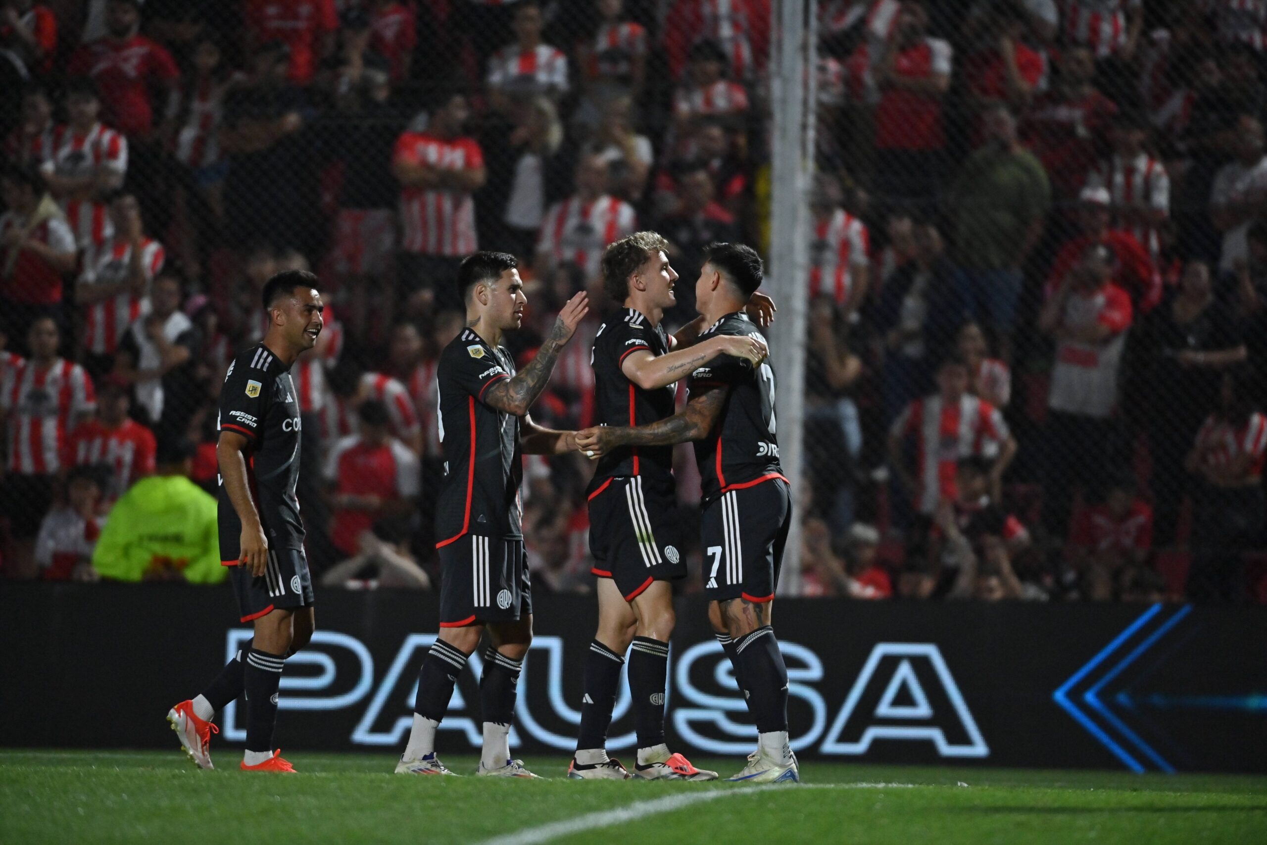 Fútbol: River ganó un partidazo en Córdoba y quiere prenderse a la pelea del campeonato