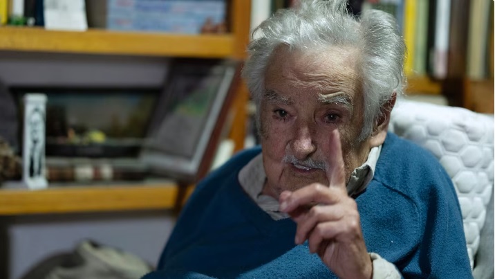 Pepe Mujica: “La vieja Kirchner está al frente del peronismo jodiendo, en lugar de dejar a las nuevas generaciones; ¡cómo le cuesta largar el pastel!”