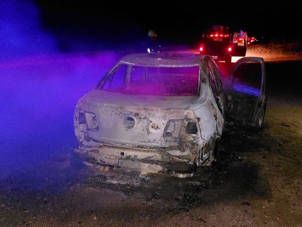 Se incendió por completo un auto sobre la RN 152