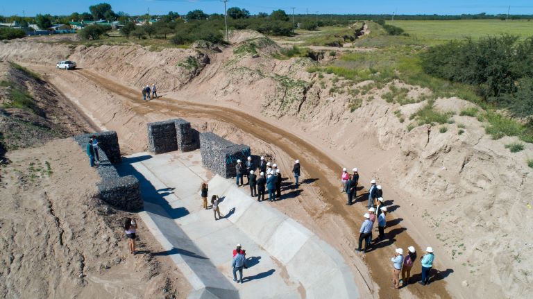 “Cumplimos con la palabra empeñada y vamos a finalizar la obra de pluviales en el barrio oeste de Acha”, dijo Ziliotto