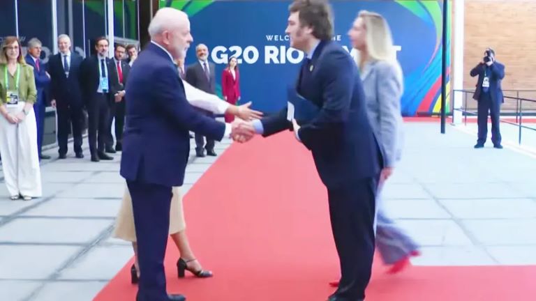 El protocolar saludo entre Javier Milei y Lula da Silva en el G20 en Río de Janeiro