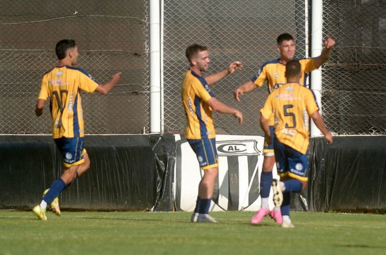 Fútbol: All Boys de Santa Rosa ganó en Bahía y se metió en los cuartos de final del Regional Federal