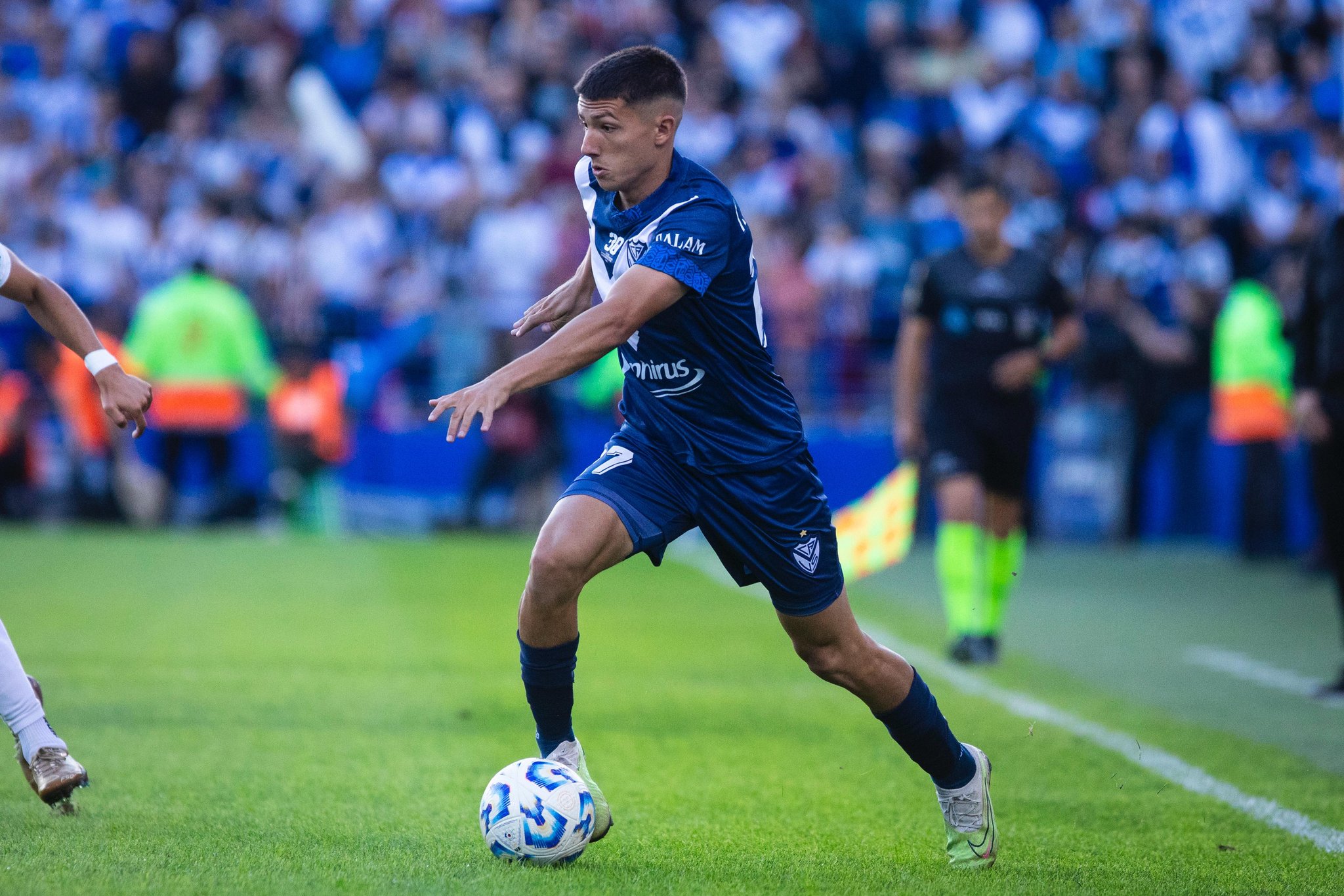 Fútbol: Thiago Fernández se rompió los ligamentos y es baja en Vélez para lo que resta de las competiciones