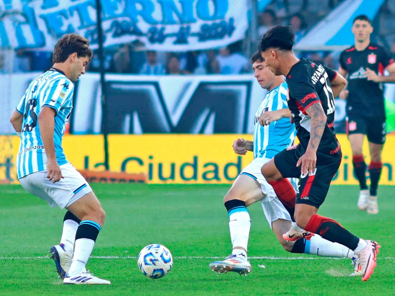 Fútbol: En un partidazo, Racing perdió con Estudiantes y dejó pasar una oportunidad clave para pelear el campeonato